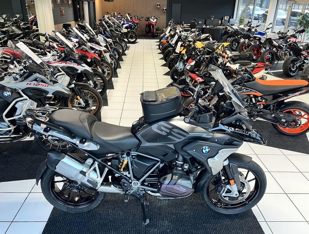 BMW R 1250 GS Triple Black *4 Pakete*SHZ*1.Hand* (1)