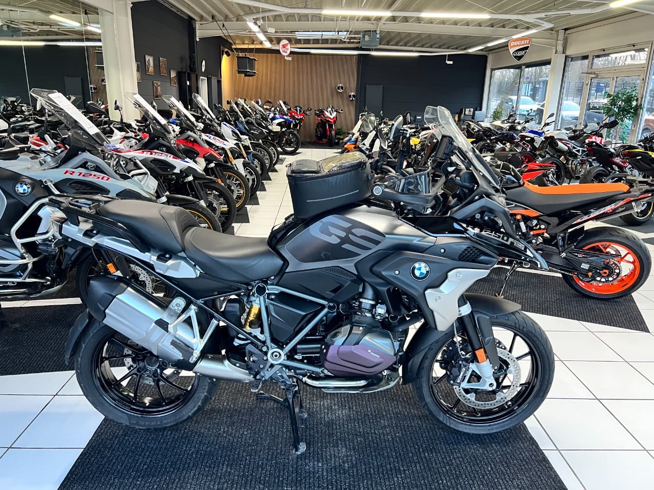 BMW R 1250 GS Triple Black *4 Pakete*SHZ*1.Hand* (01.09.2021) – Foto 2