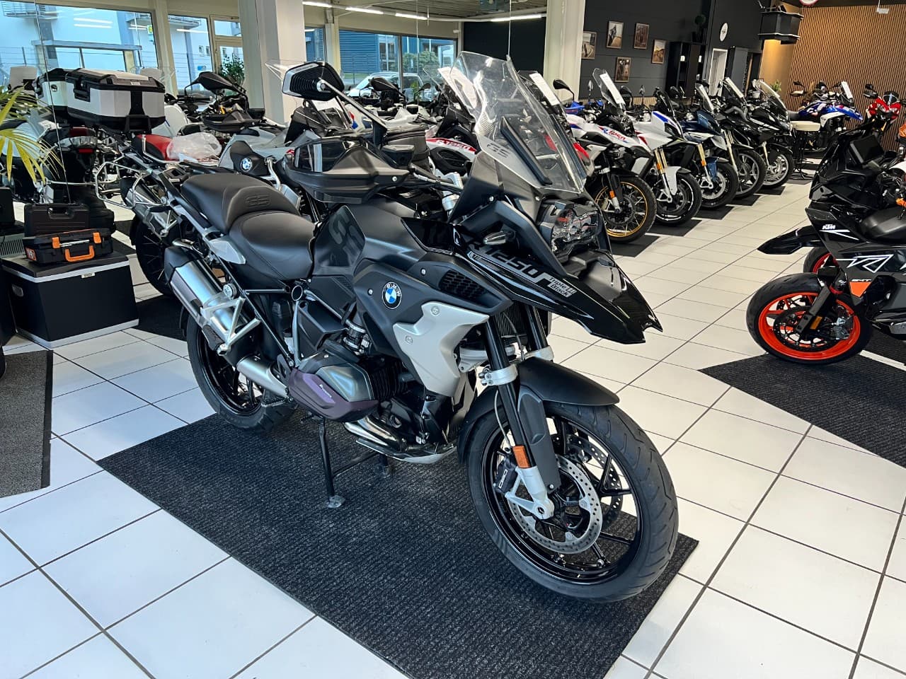 BMW R 1250 GS Triple Black *4 Pakete*SHZ*1.Hand* (01.09.2021) – Foto 3