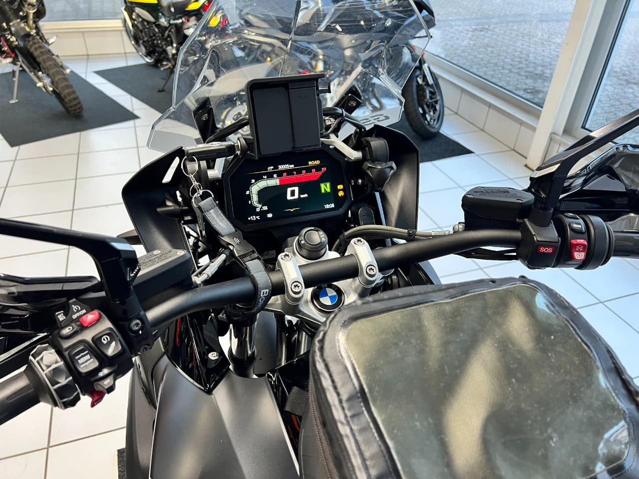 BMW R 1250 GS Triple Black *4 Pakete*SHZ*1.Hand* (01.09.2021) – Foto 15