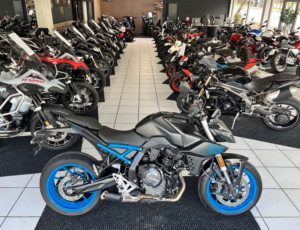 Suzuki GSX-8S (1)