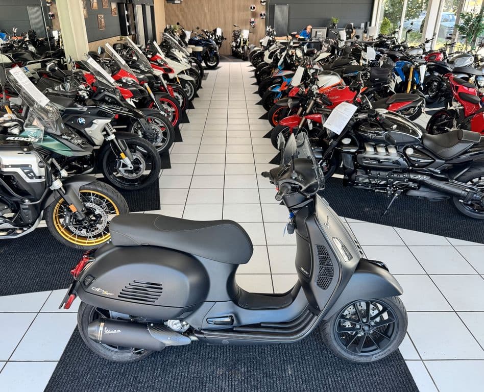 Vespa GTS 300 Super Tech *Bitubo*13 Zoll*Malossi*Notte (12.2020) – Foto 1