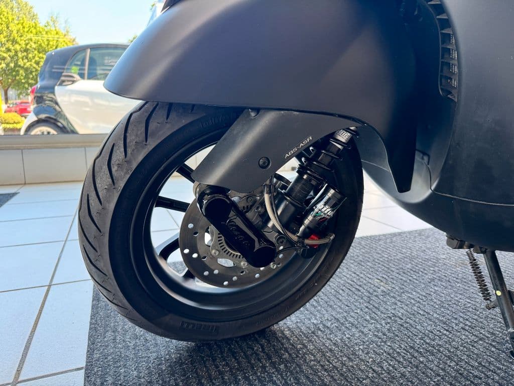 Vespa GTS 300 Super Tech *Bitubo*13 Zoll*Malossi*Notte (12.2020) – Foto 10