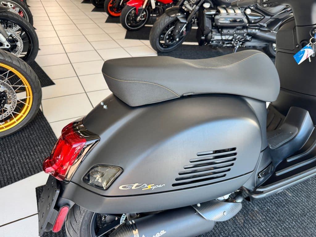 Vespa GTS 300 Super Tech *Bitubo*13 Zoll*Malossi*Notte (12.2020) – Foto 6