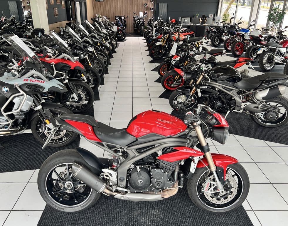 Triumph Speed Triple 1050 S *SC Project* (1)