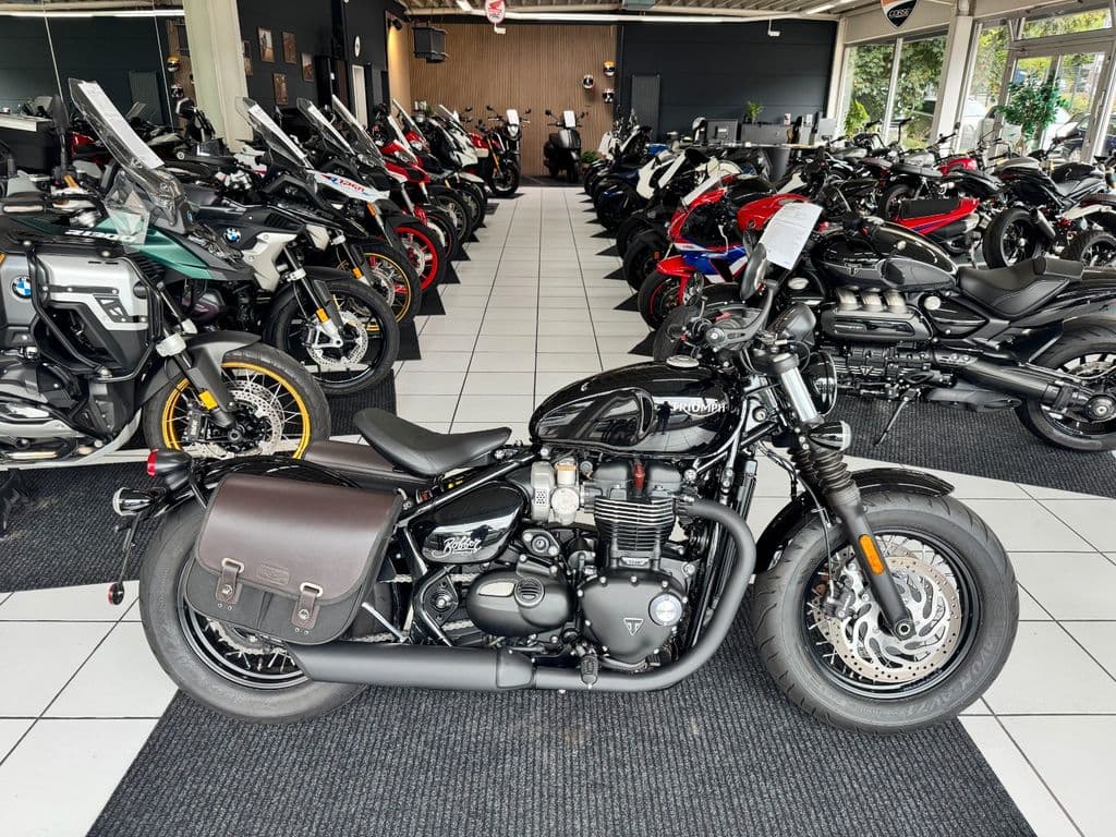 Triumph Bonneville Bobber Black *1.Hand*Seitentaschen* (03.2021) – Foto 2