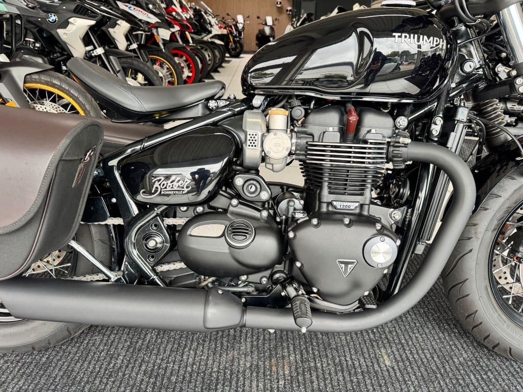 Triumph Bonneville Bobber Black *1.Hand*Seitentaschen* (03.2021) – Foto 5