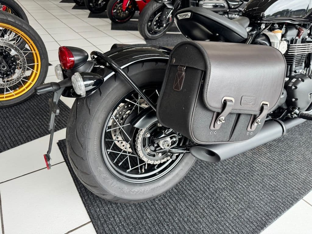 Triumph Bonneville Bobber Black *1.Hand*Seitentaschen* (03.2021) – Foto 6