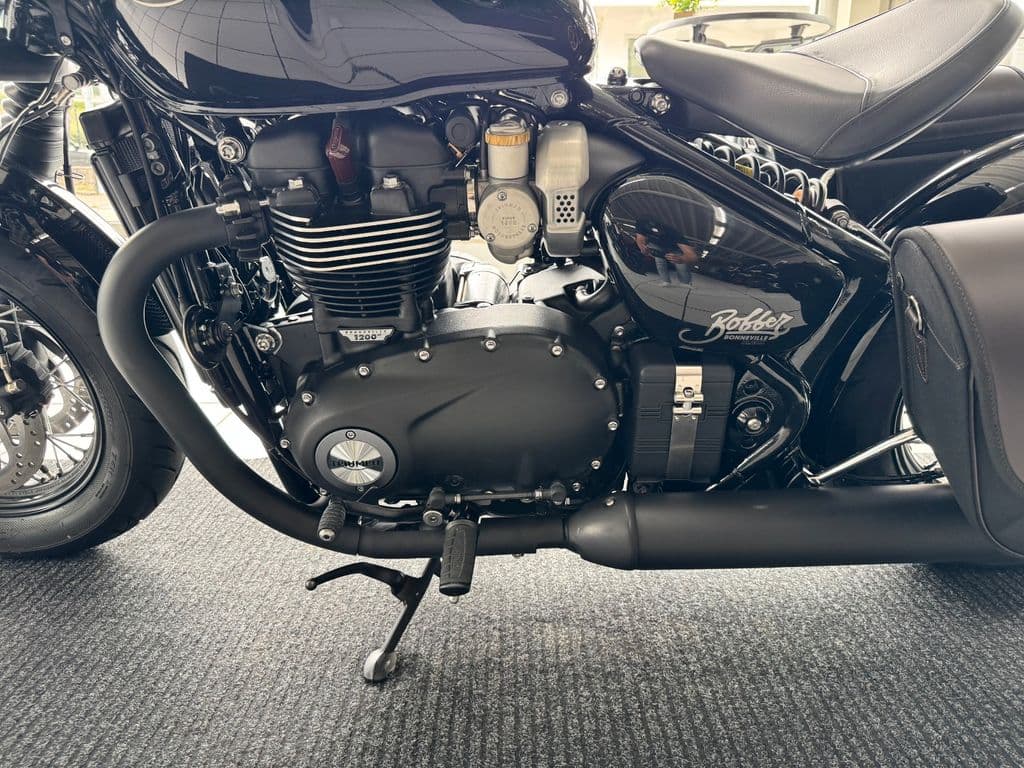 Triumph Bonneville Bobber Black *1.Hand*Seitentaschen* (03.2021) – Foto 9