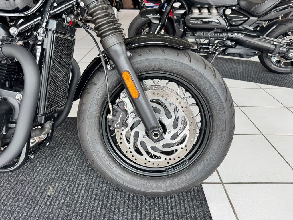 Triumph Bonneville Bobber Black *1.Hand*Seitentaschen* (03.2021) – Foto 4
