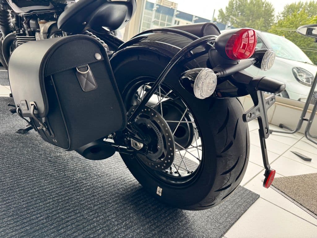 Triumph Bonneville Bobber Black *1.Hand*Seitentaschen* (03.2021) – Foto 8