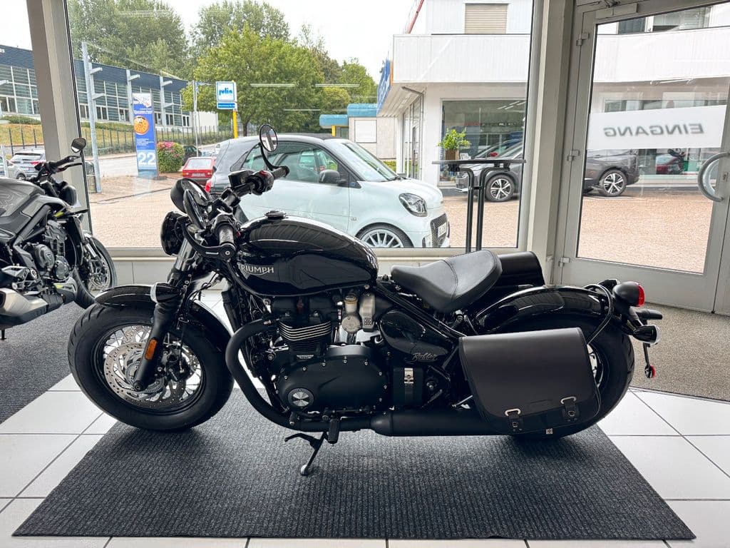 Triumph Bonneville Bobber Black *1.Hand*Seitentaschen* (03.2021) – Foto 10