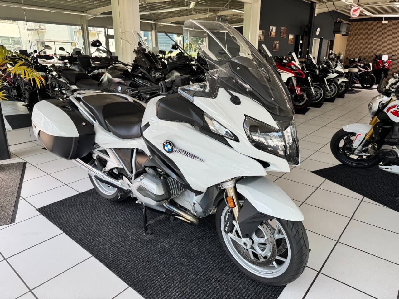 BMW BMW R 1200 RT LC *3 Pakete*Radio* (01.01.2018) – Foto 3