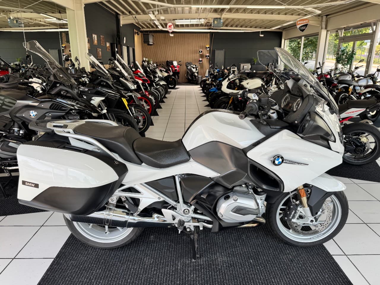 BMW BMW R 1200 RT LC *3 Pakete*Radio* (01.01.2018) – Foto 2