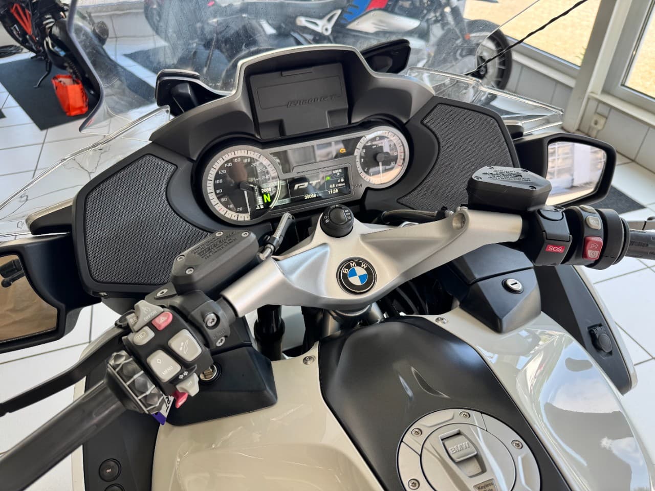 BMW BMW R 1200 RT LC *3 Pakete*Radio* (01.01.2018) – Foto 15