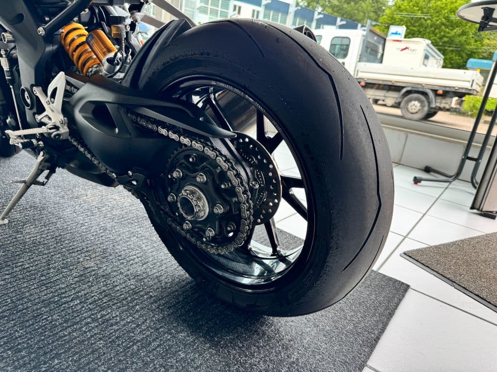 Triumph Speed Triple 1200 RR *1.Hand* (01.02.2022) – Foto 10