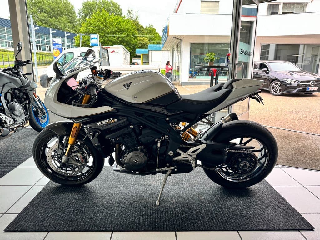 Triumph Speed Triple 1200 RR *1.Hand* (01.02.2022) – Foto 11