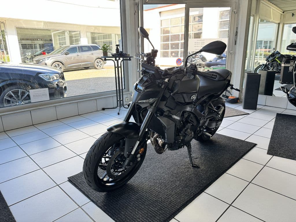 Yamaha MT-09 Y-AMT *1.Hand* (08.2025) – Foto 12