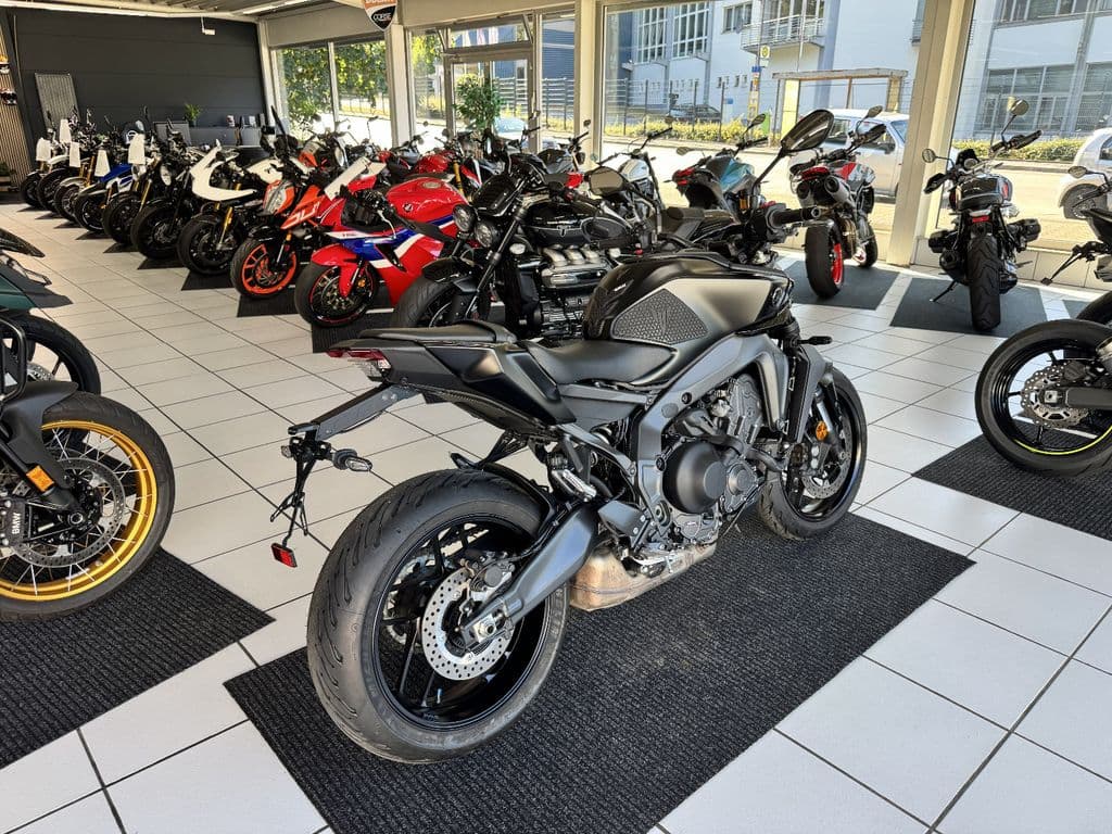 Yamaha MT-09 Y-AMT *1.Hand* (08.2025) – Foto 8