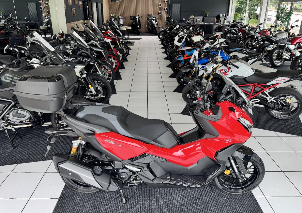 Honda ADV 350 A *Topcase* — Hauptbild