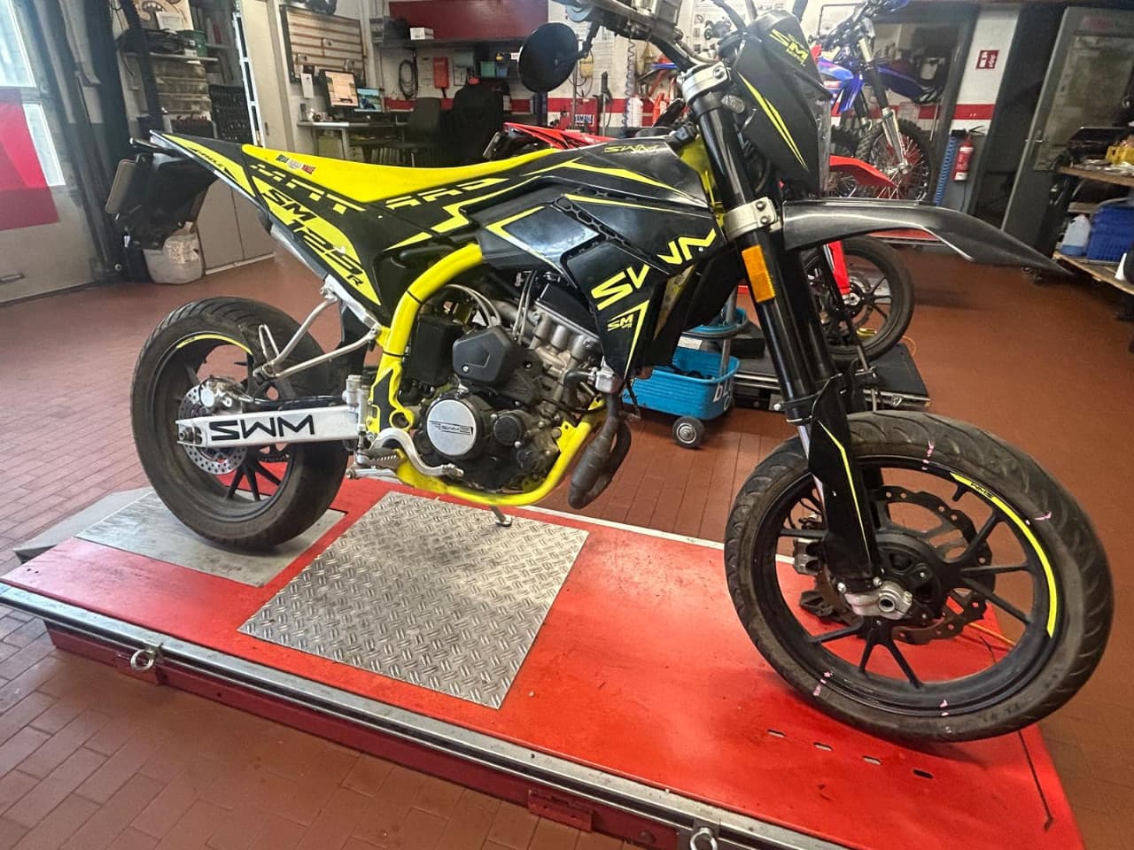 SWM SM 125R (11.2025) – Foto 1